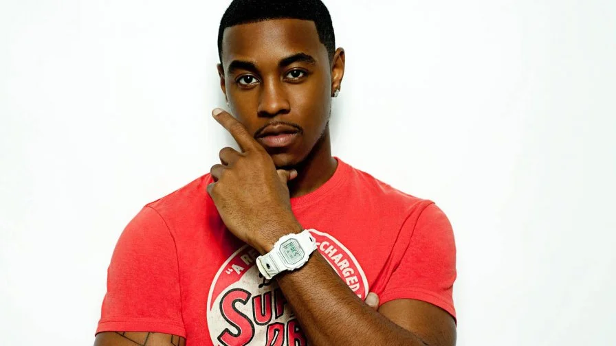 Jeremih looking really hot in red.jpg