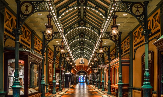 Main Street "Discovery Arcade" Disneyland Paris