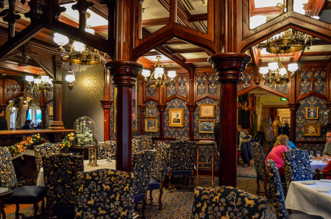 disneyland_paris_walts_restaurant_fantasyland_dining_room2-680x451.jpg