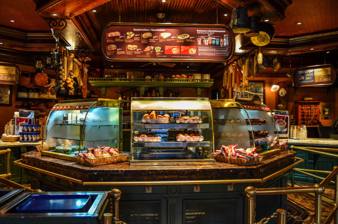 disneyland_paris_market_house_food_counter-680x451.jpg