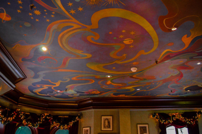 disneyland_paris_walts_restaurant_discoveryland_dining_room2-680x451.jpg