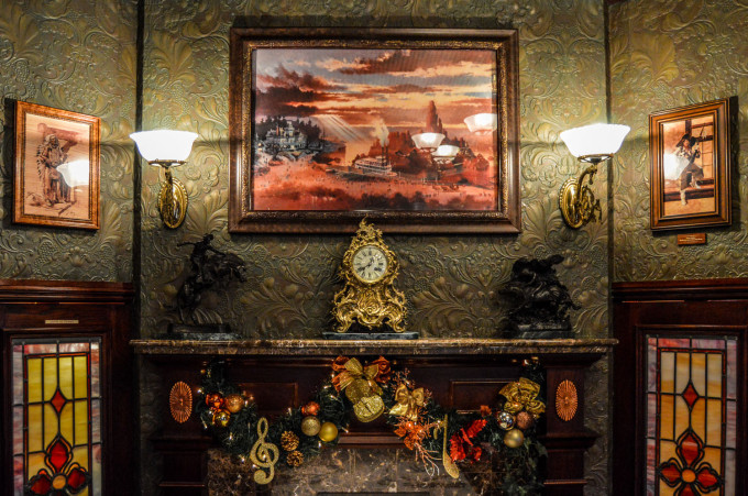 disneyland_paris_walts_restaurant_frontierland_dining_room4-680x451.jpg