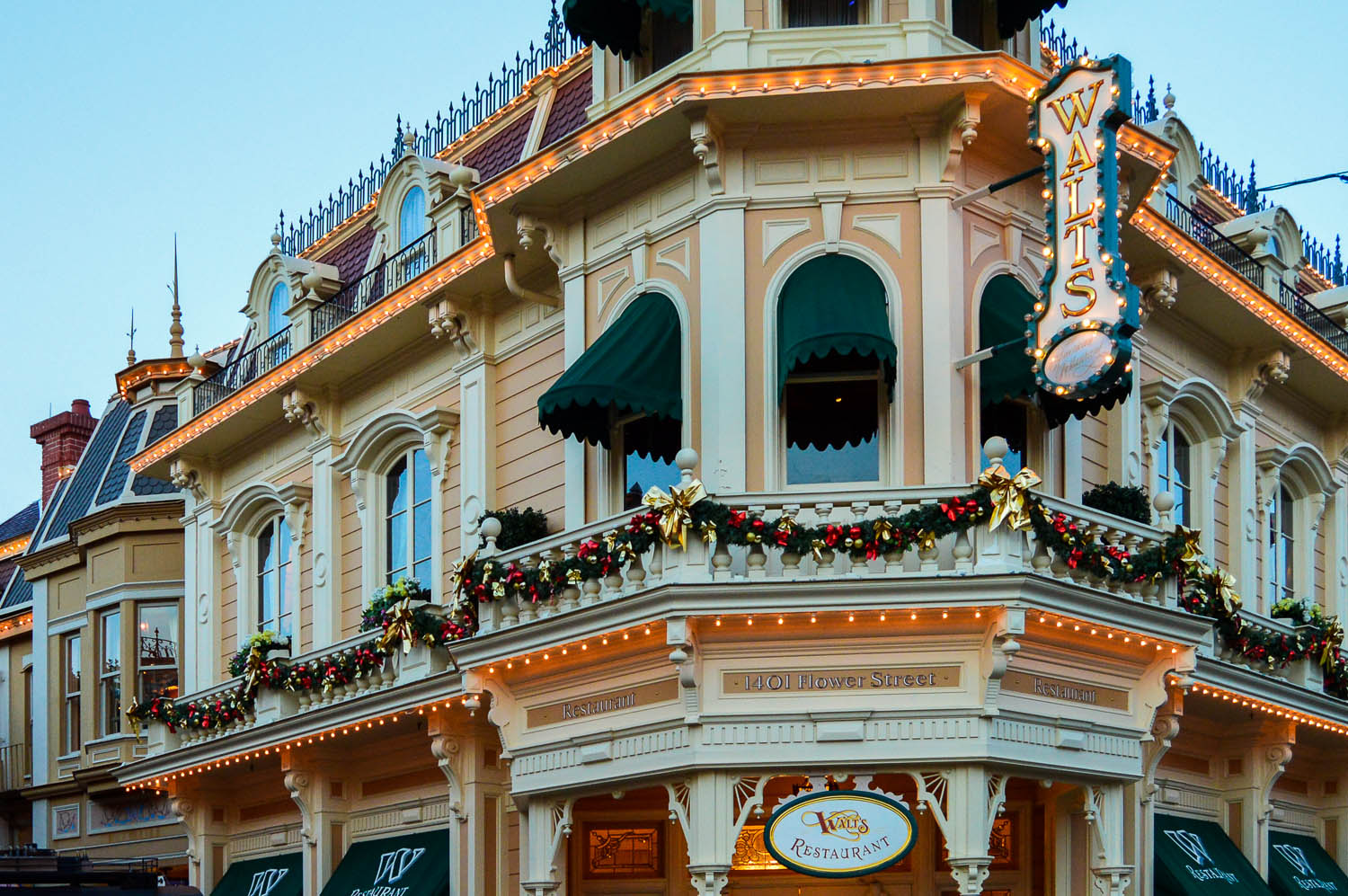 disneyland_paris_walts_restaurant_exterior.jpg