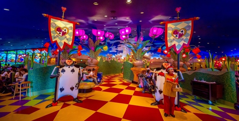 queen-of-hearts-banquet-hall-tokyo-disneyland-entry-way-400x267@2x.jpg