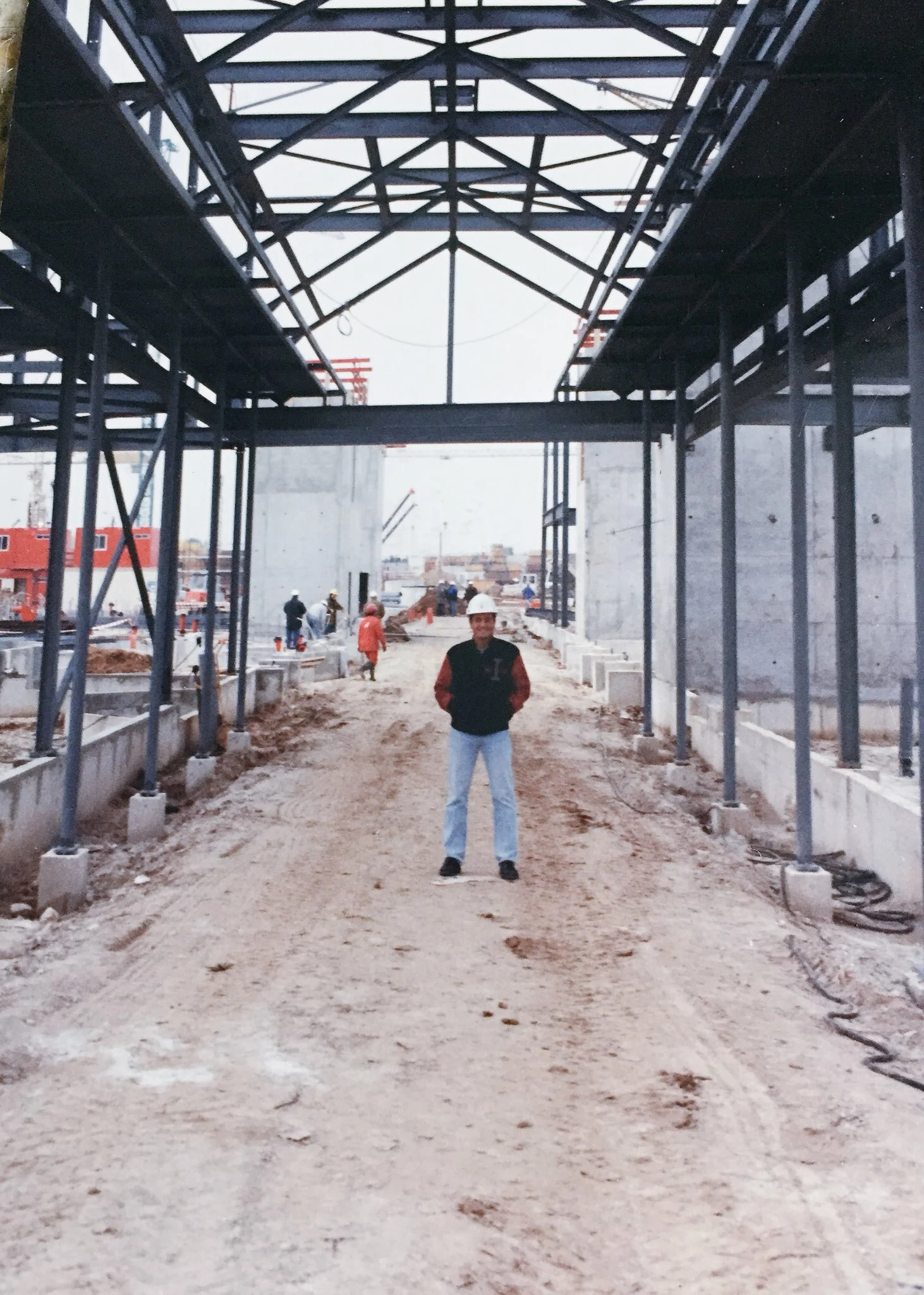 eddie sotto disneyland attraction theme