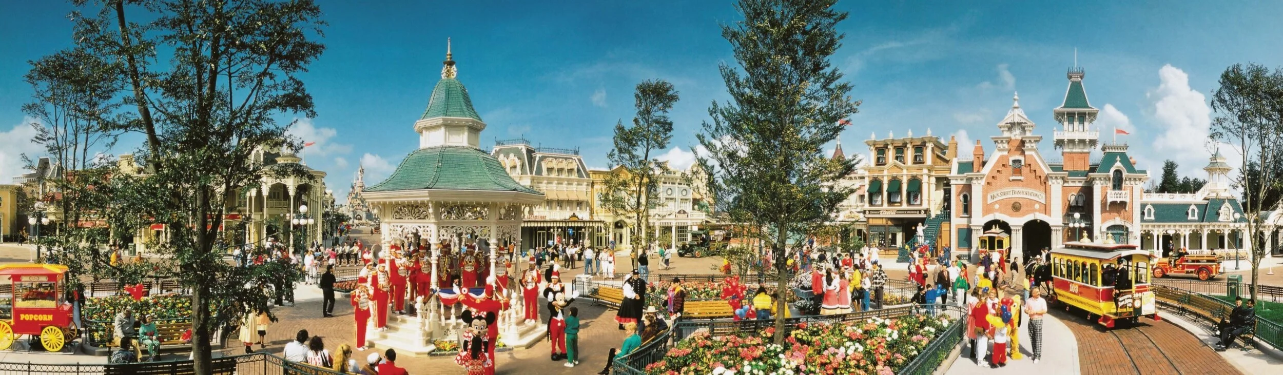 Disneyland Paris Main Street USA  is an immersive world of it's own where Sotto served as both Producer and Executive Designer. Image ©Disney