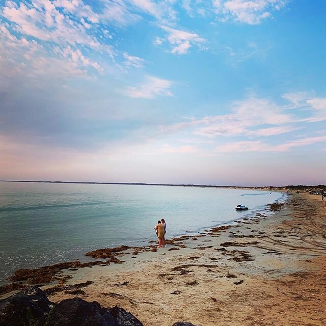 What a sublime little #seaside town #Southend is -
The #beaches are big and white, the water aqua and clear and the people friendly. Our #rescue #Schnauzer Jackie loved it - As we walked along the beach it looked like Armageddon with the huge smoke c