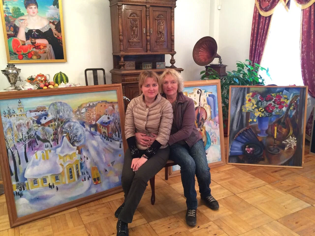 Among canvases with daughter Julia (Serpuhov)