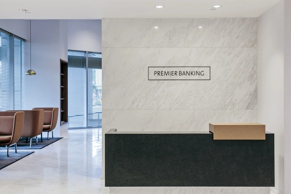 W_OCBC-Premier-Bank_Studio-Juju_L1_Reception-into-Premier-Lounge.jpg