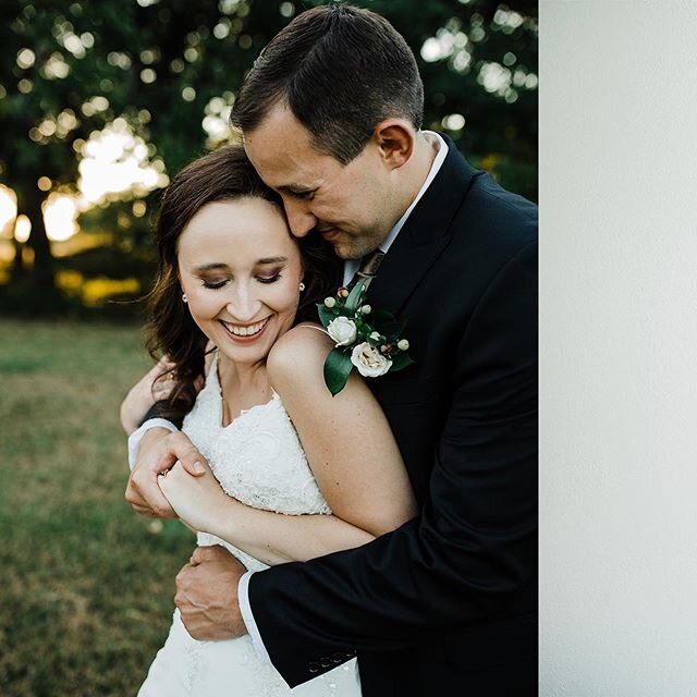 Trying some new things since I can never decide on one picture to post per session.
.
This wedding guys... it was stunning.