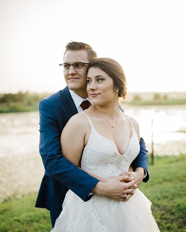 Oh. My. Lanta. 🥰
.
Sunset pictures are worth it every time people. Every 👏🏼 Time 👏🏼
. 
Congratulations to this beautiful couple on their wedding. Catch my story for a small glimpse into their sunset session from their big day. #landingalansdell