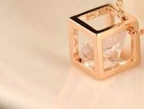 18K Rose Gold Gp Swarovski Crystal in Cute Frame Beautiful Unique Necklace