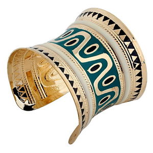 Gold Plated Cuff Bracelet Charms White Printed Bangle Price $24.99 Item #02506 Details Main Color:As Picture Brand:amy bria Metal:Alloy Weight:72g Style:Bangle Size:Diameter 2.9in