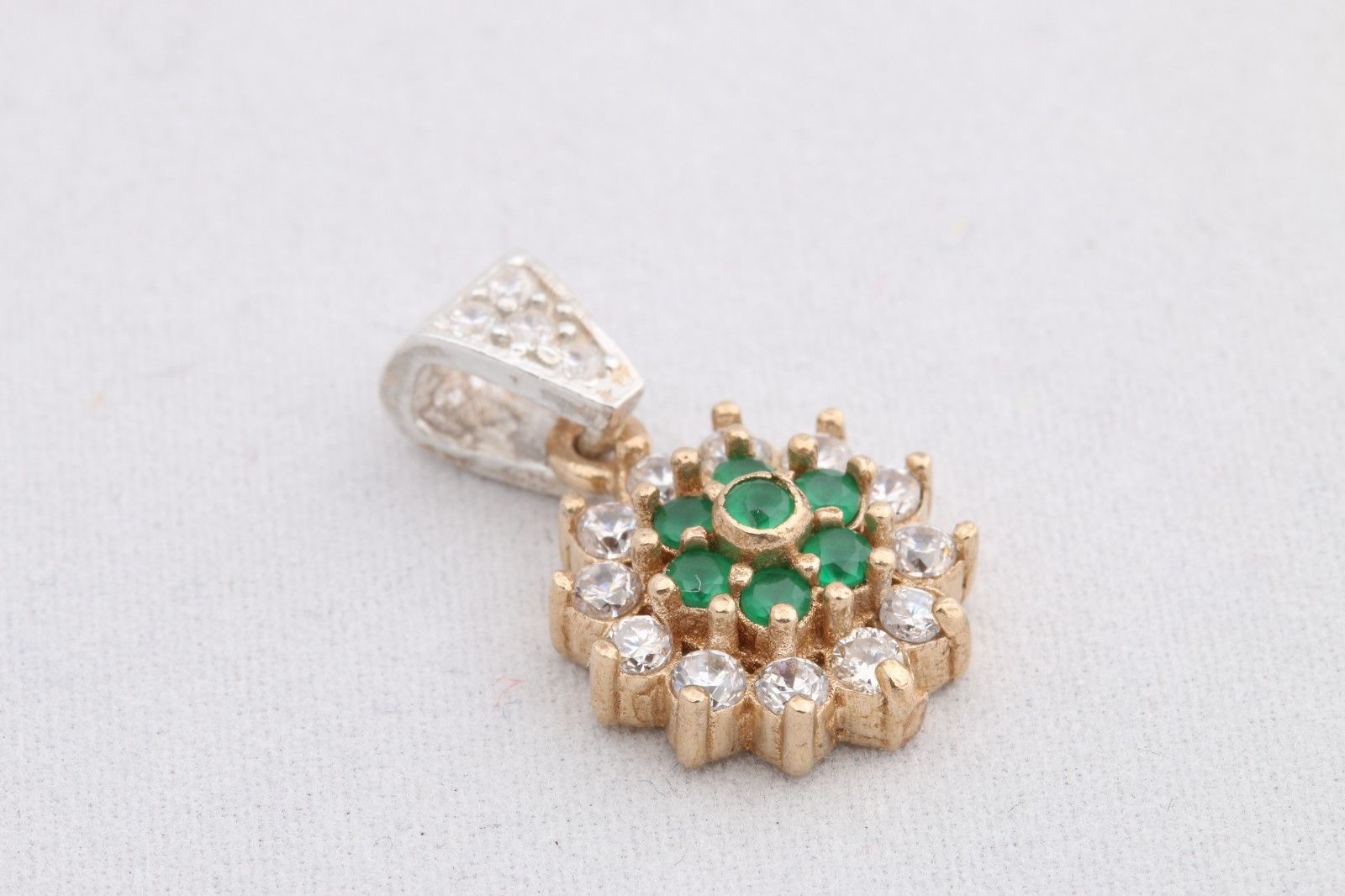 Round Emerald Topaz 925k Sterling Silver Pendat