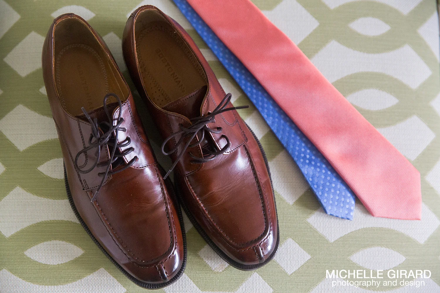 TheLordJefferyInn_AmherstMA_FallWedding_MichelleGirardPhotography03.jpg