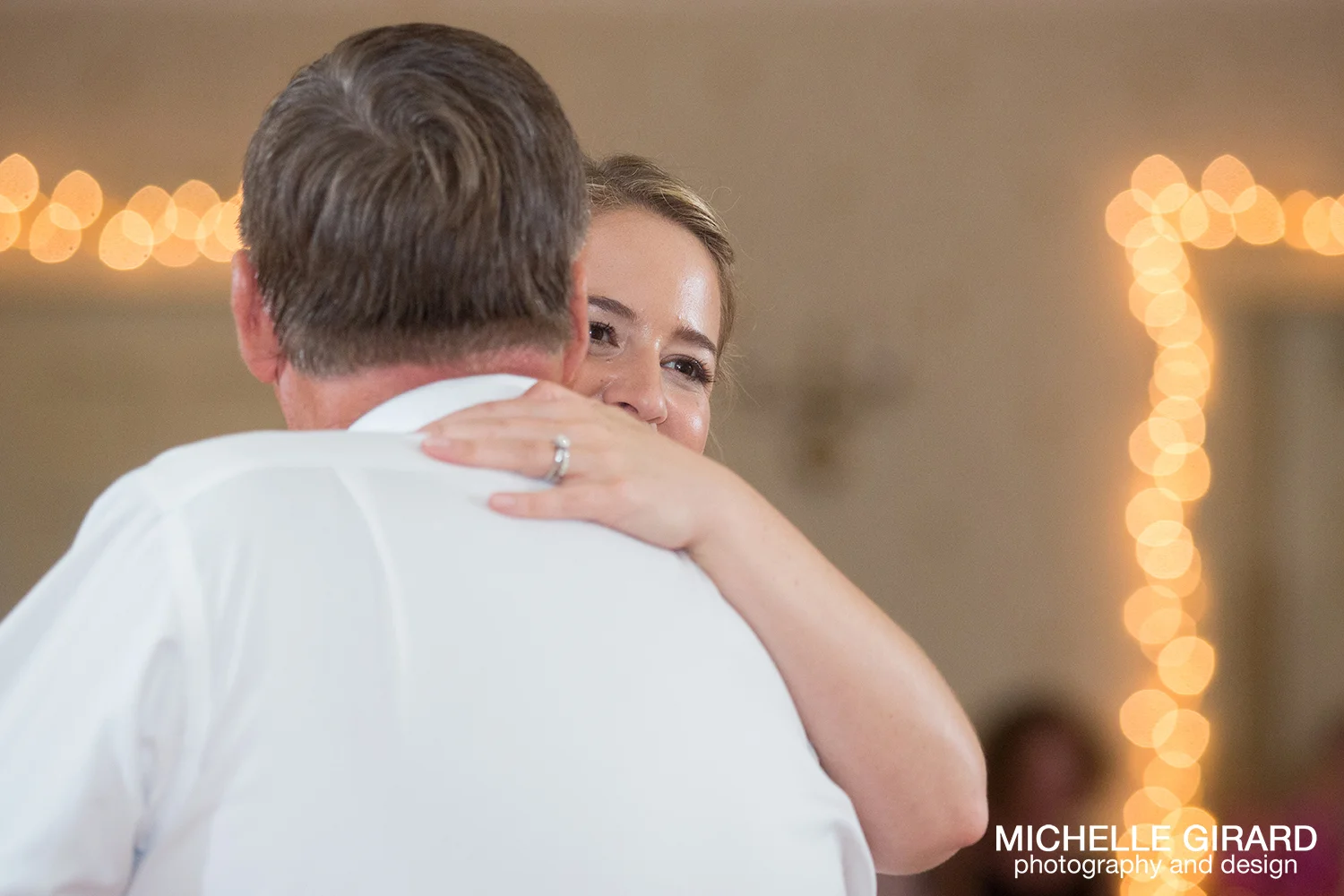 TheLordJefferyInn_AmherstMA_FallWedding_MichelleGirardPhotography43.jpg