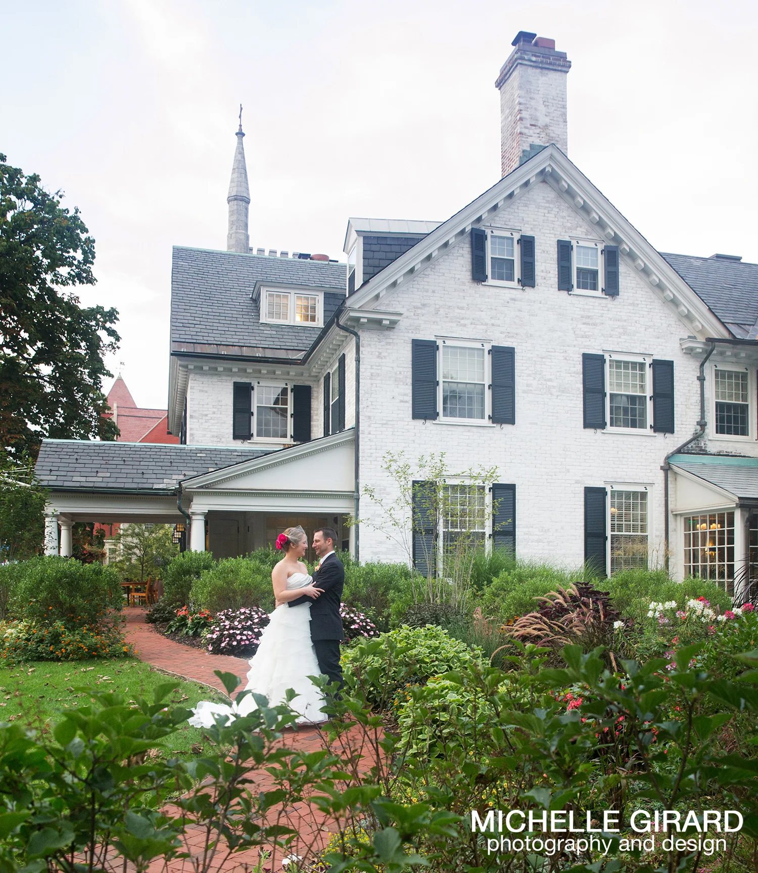 TheLordJefferyInn_AmherstMA_FallWedding_MichelleGirardPhotography30.jpg