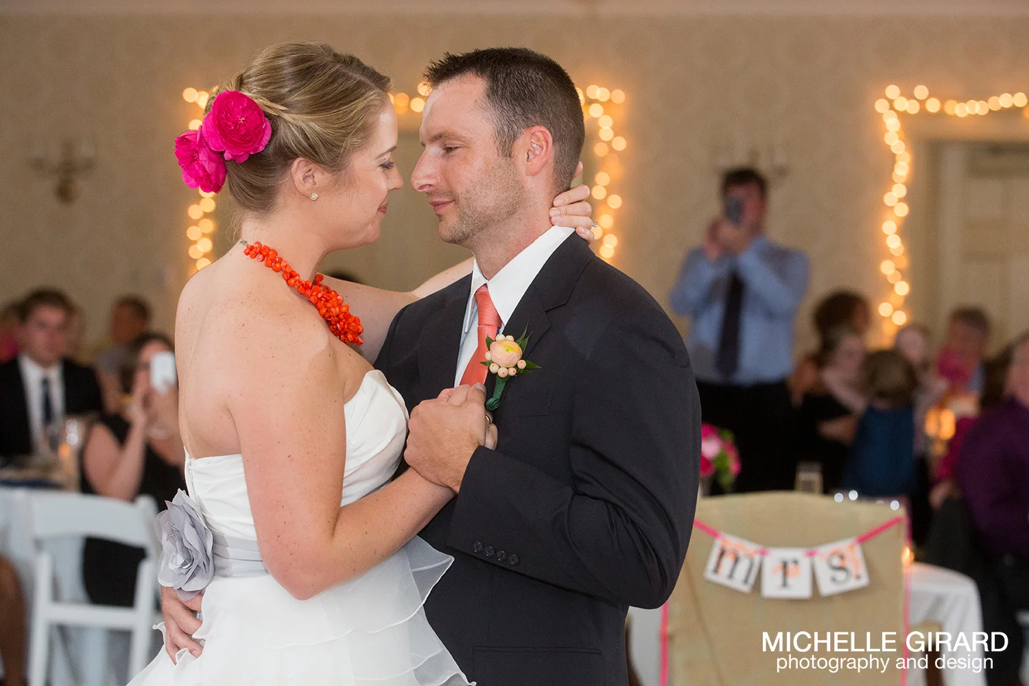 TheLordJefferyInn_AmherstMA_FallWedding_MichelleGirardPhotography39.jpg
