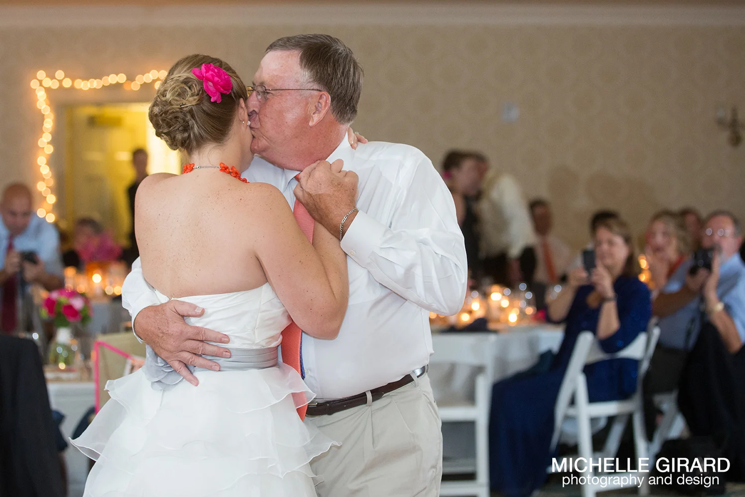 TheLordJefferyInn_AmherstMA_FallWedding_MichelleGirardPhotography42.jpg
