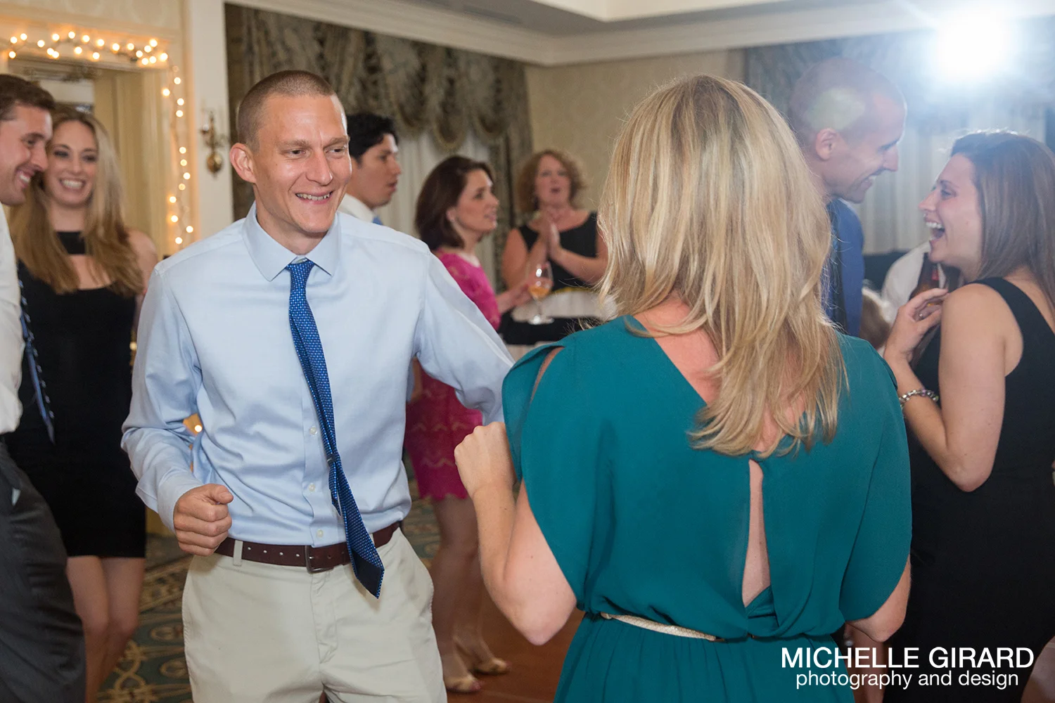 TheLordJefferyInn_AmherstMA_FallWedding_MichelleGirardPhotography47.jpg