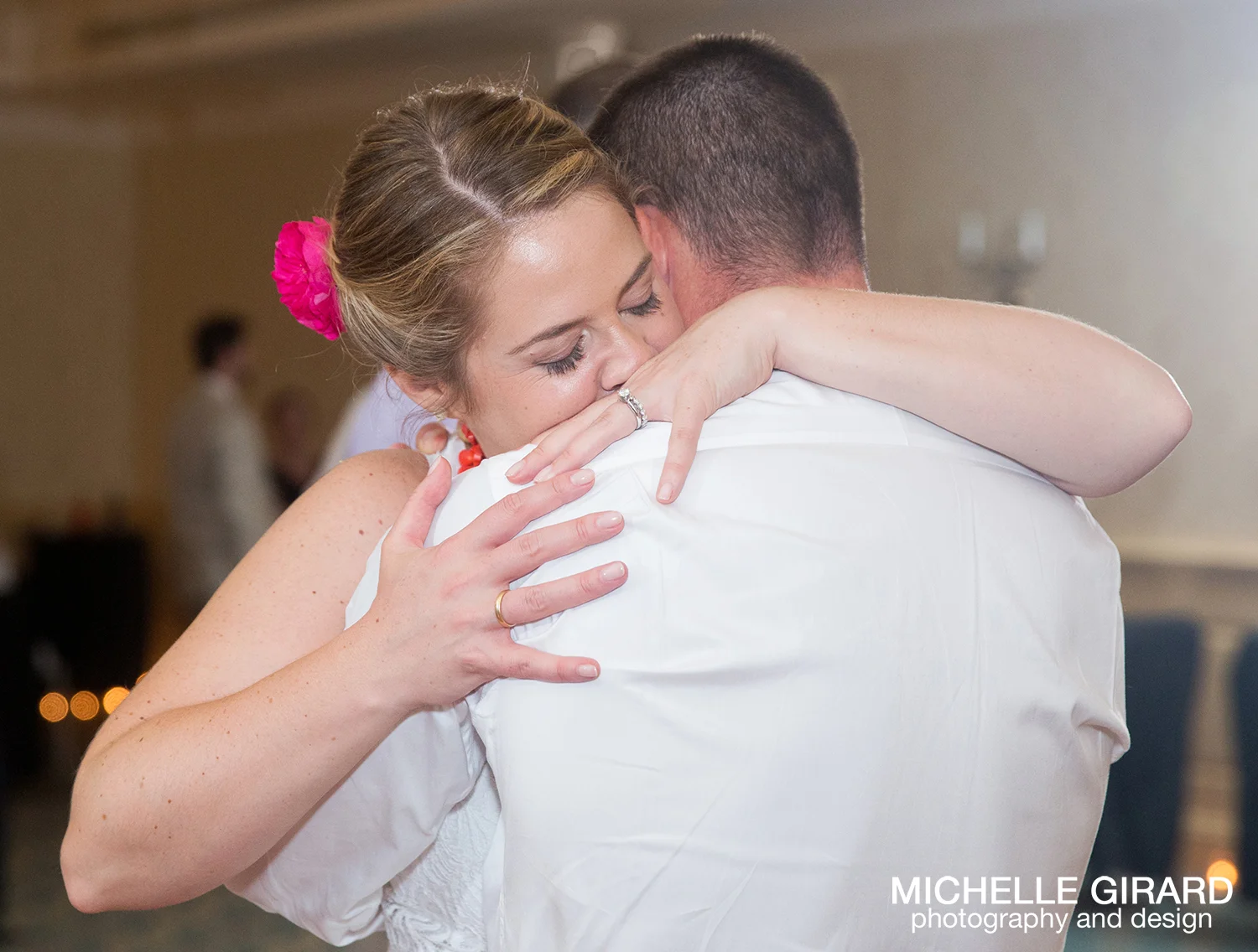 TheLordJefferyInn_AmherstMA_FallWedding_MichelleGirardPhotography48.jpg