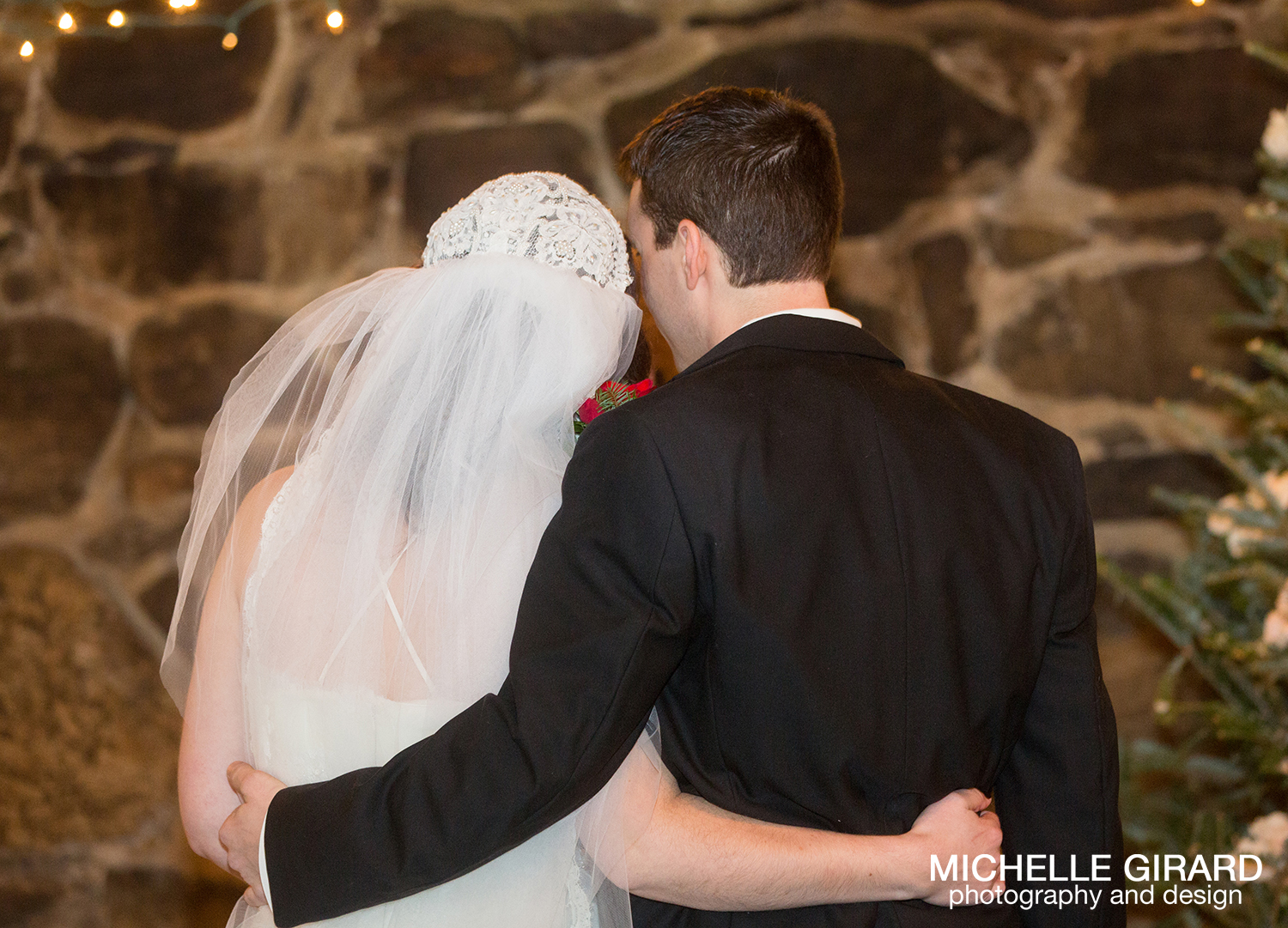 WinterWedding_SalemCrossInn_MichelleGirardPhotography09.jpg