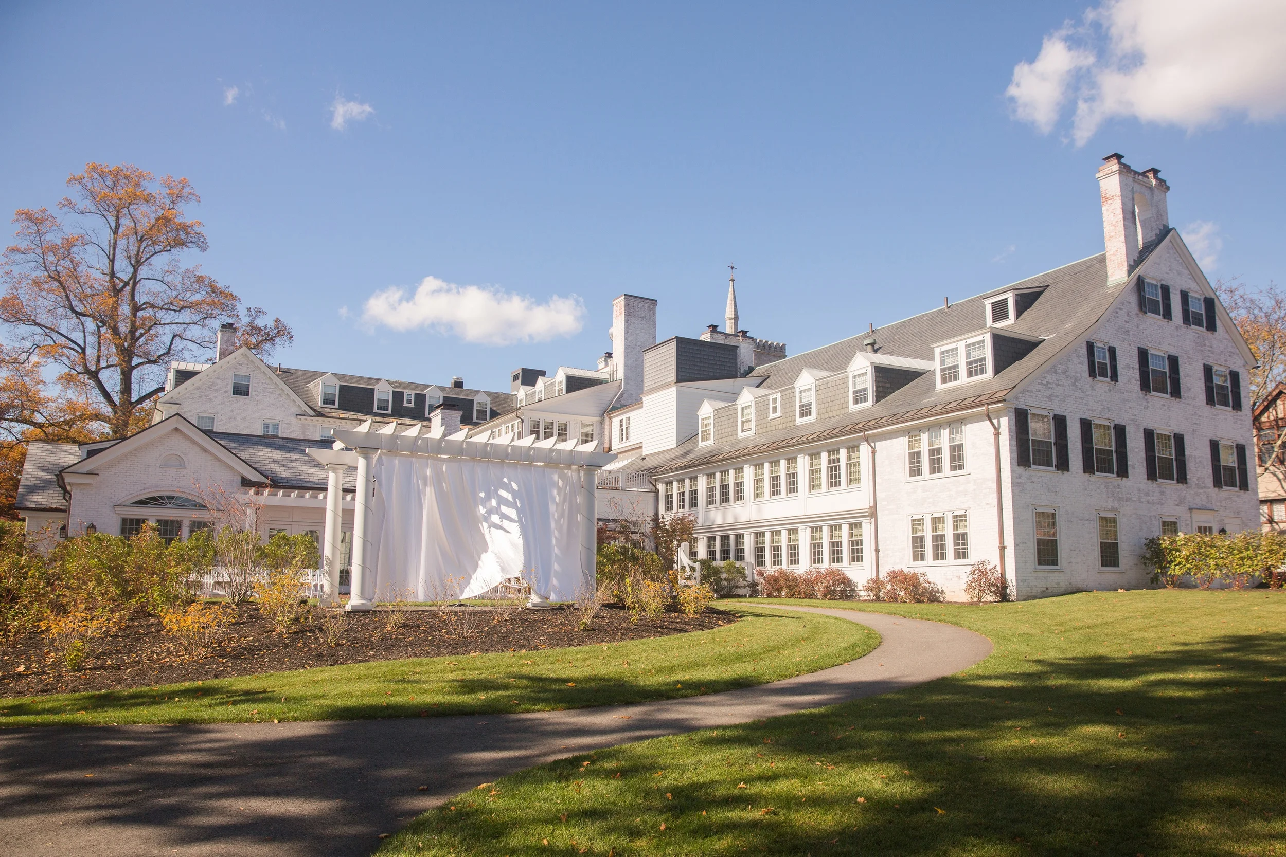 Fall Wedding at the Lord Jeffery Inn in Amherst Ma Renee and Tim