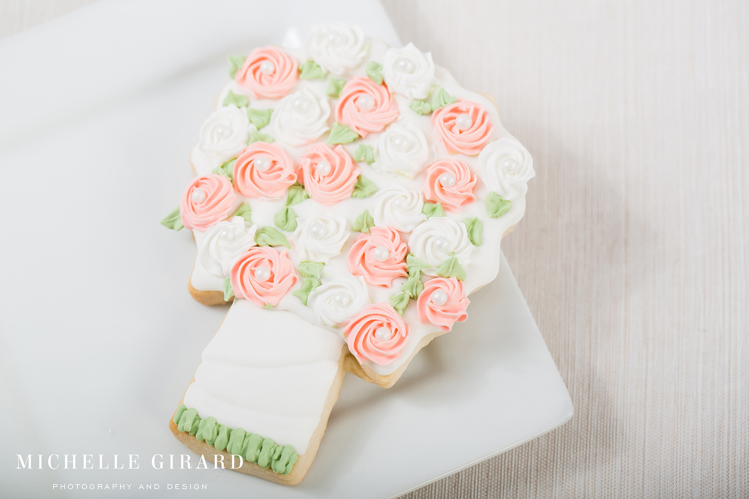 WeddingSugarCookies_NinasCookies_FeedingHillaMA_MichelleGirardPhotography21.jpg
