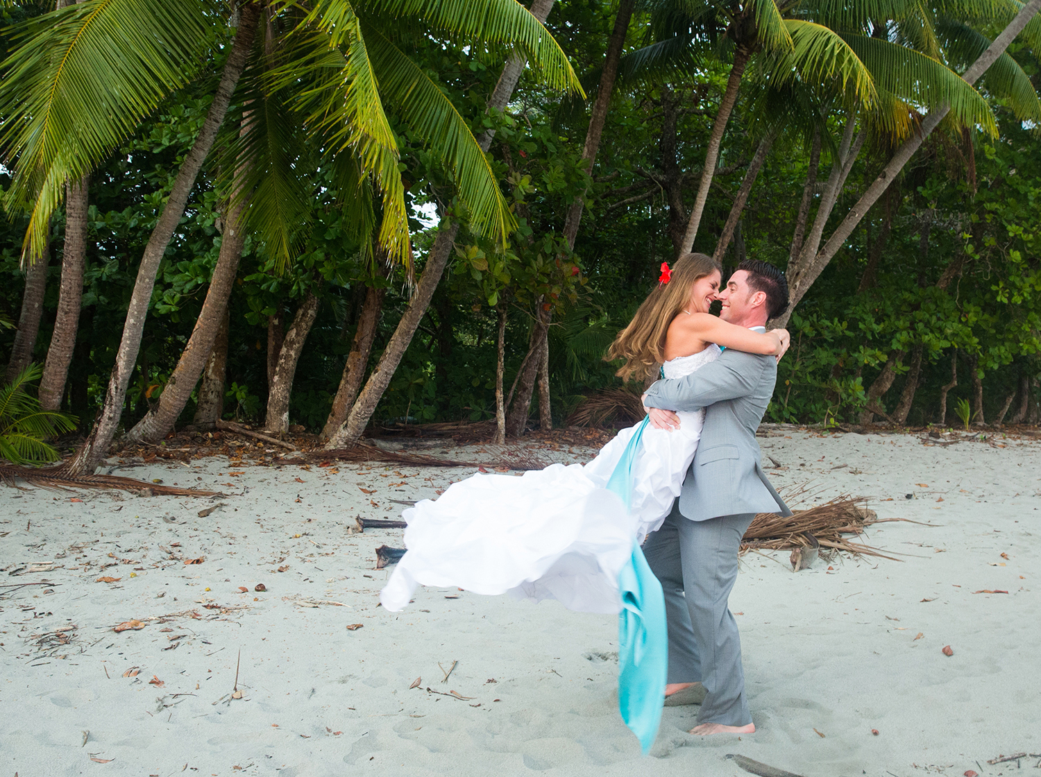 CostaRica_BeachWedding_MichelleGirardPhotography14.jpg