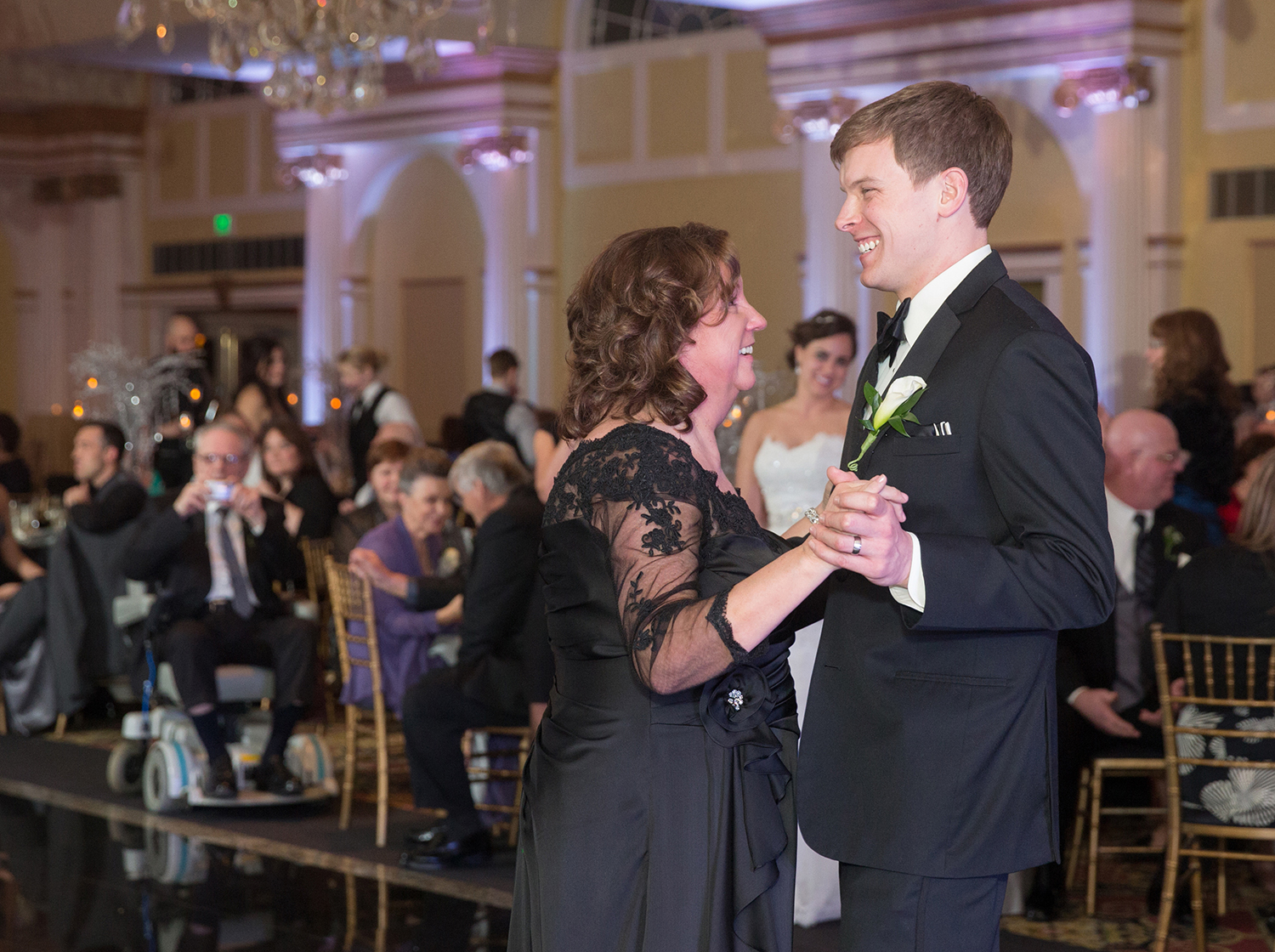 HartfordCityHall_Riverview_WinterWedding_MichelleGirardPhotography12.jpg