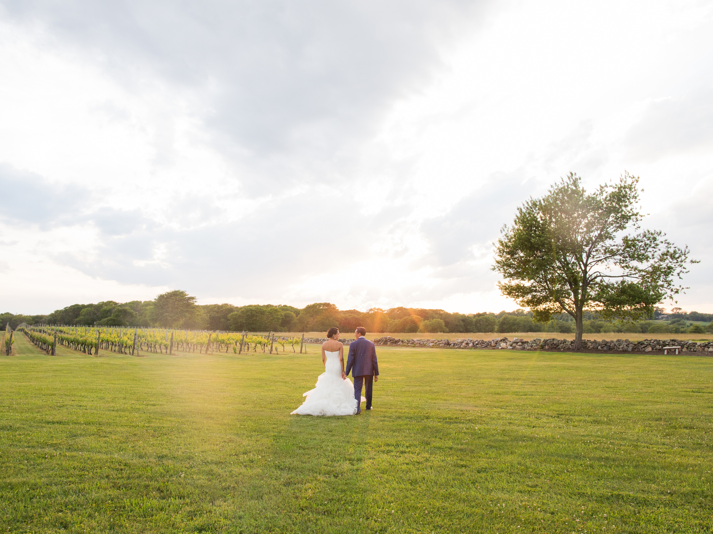 CarolynsSakonnetVineyard_JuneWedding_RhodeIsland_MichelleGirardPhotography17.jpg