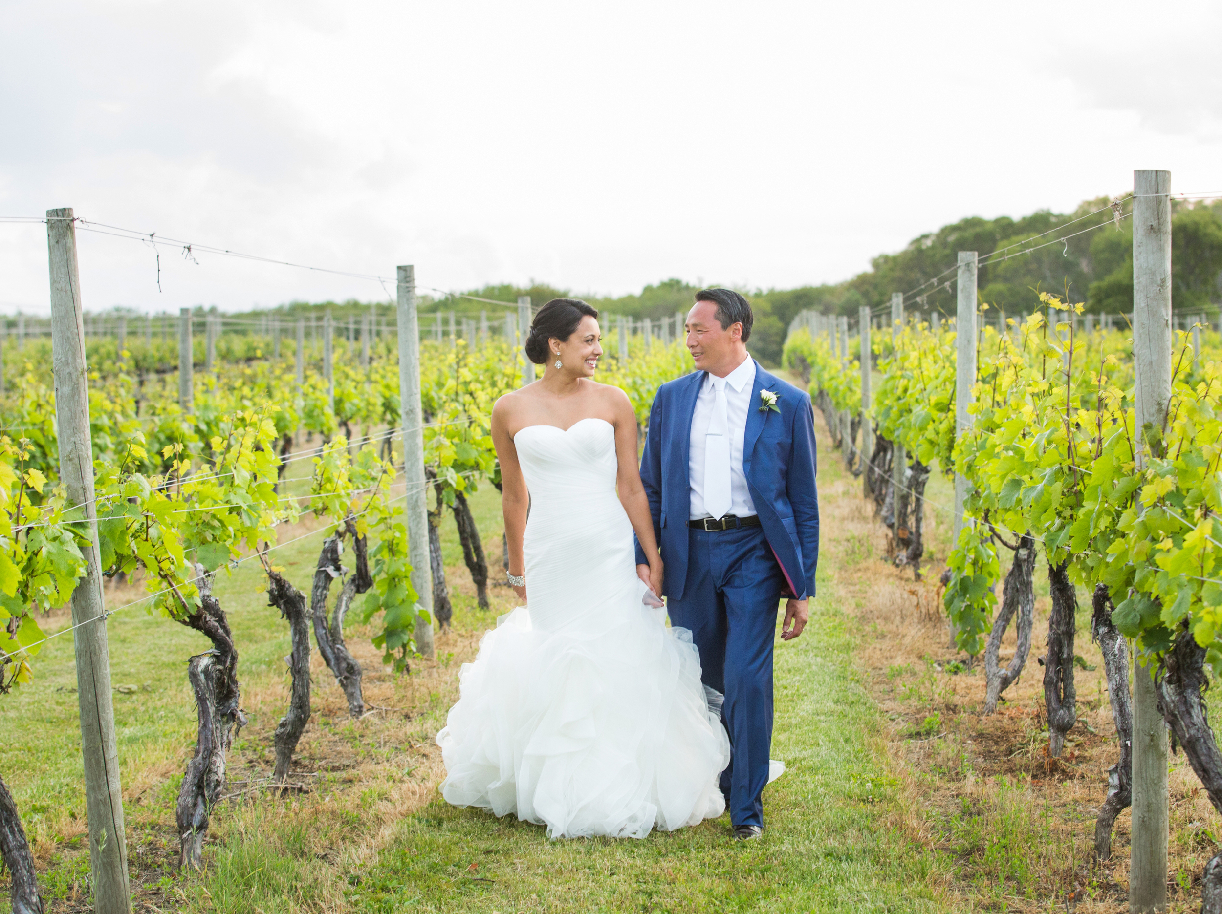 CarolynsSakonnetVineyard_JuneWedding_RhodeIsland_MichelleGirardPhotography29.jpg