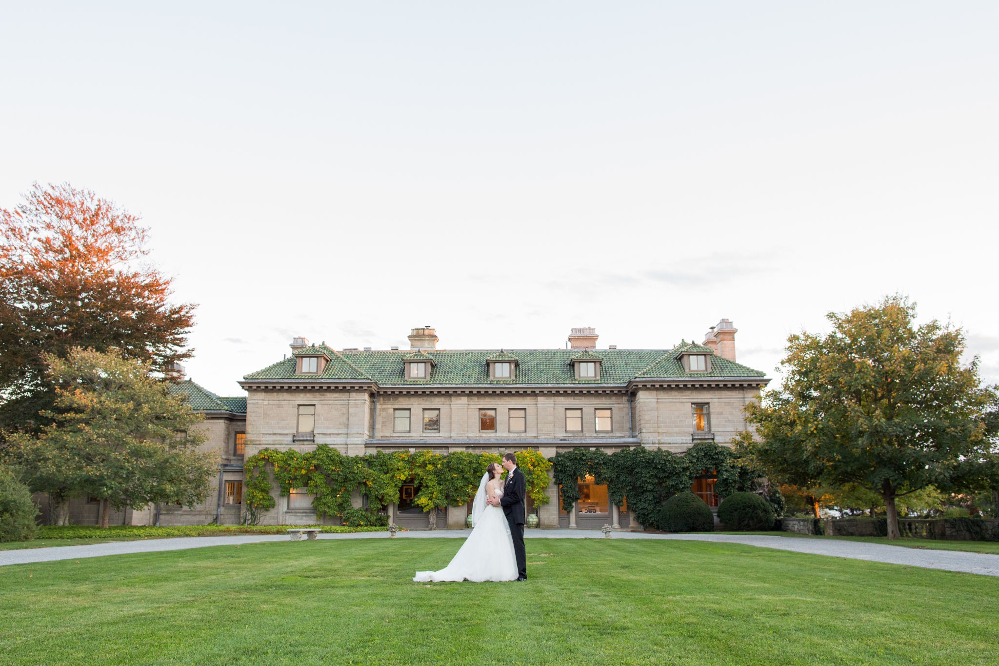 EoliaMansionEstateWedding_HarknessParkConnecticut_MichelleGirardPhotography36.jpg