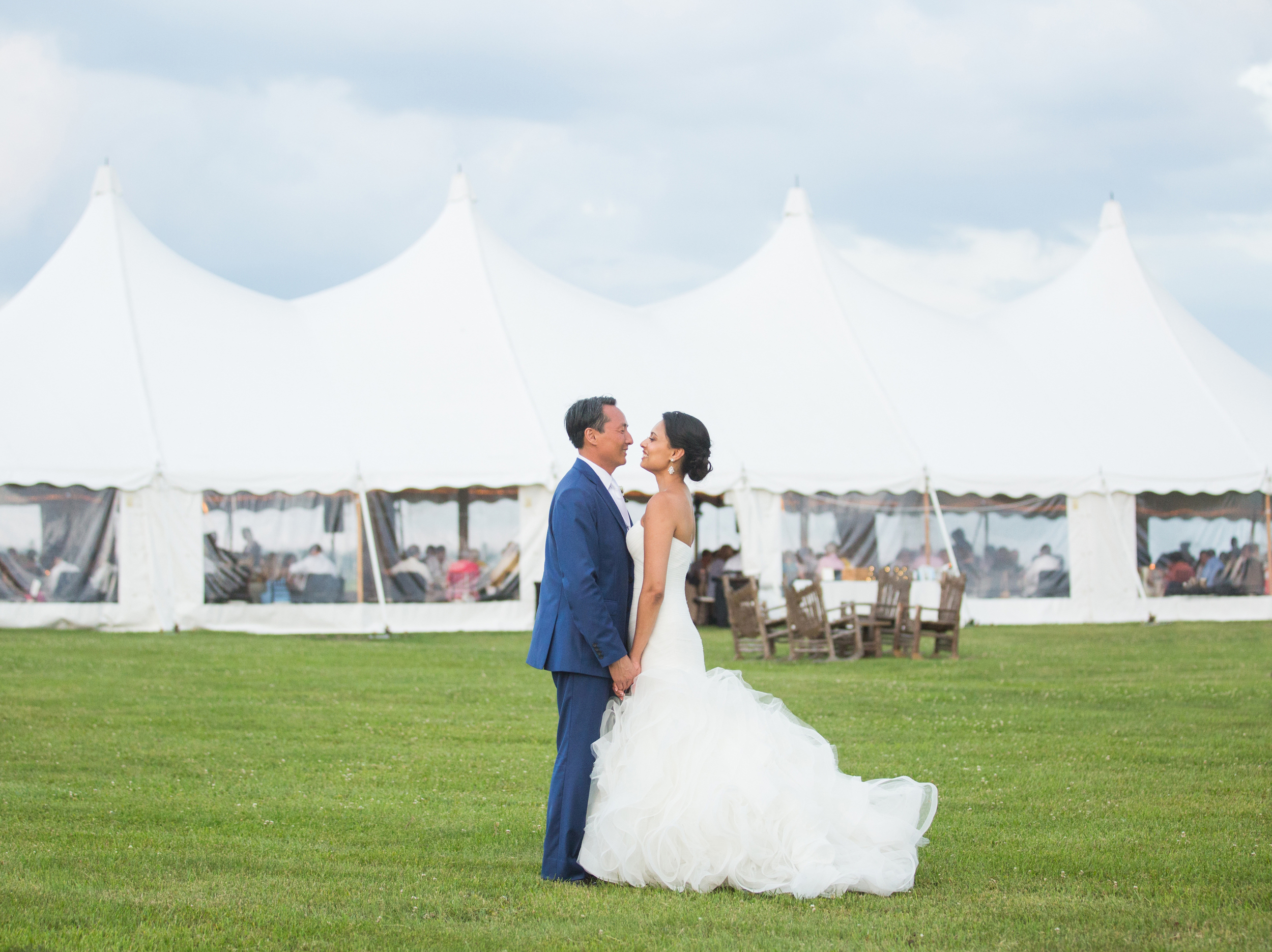 CarolynsSakonnetVineyard_JuneWedding_RhodeIsland_MichelleGirardPhotography01.jpg