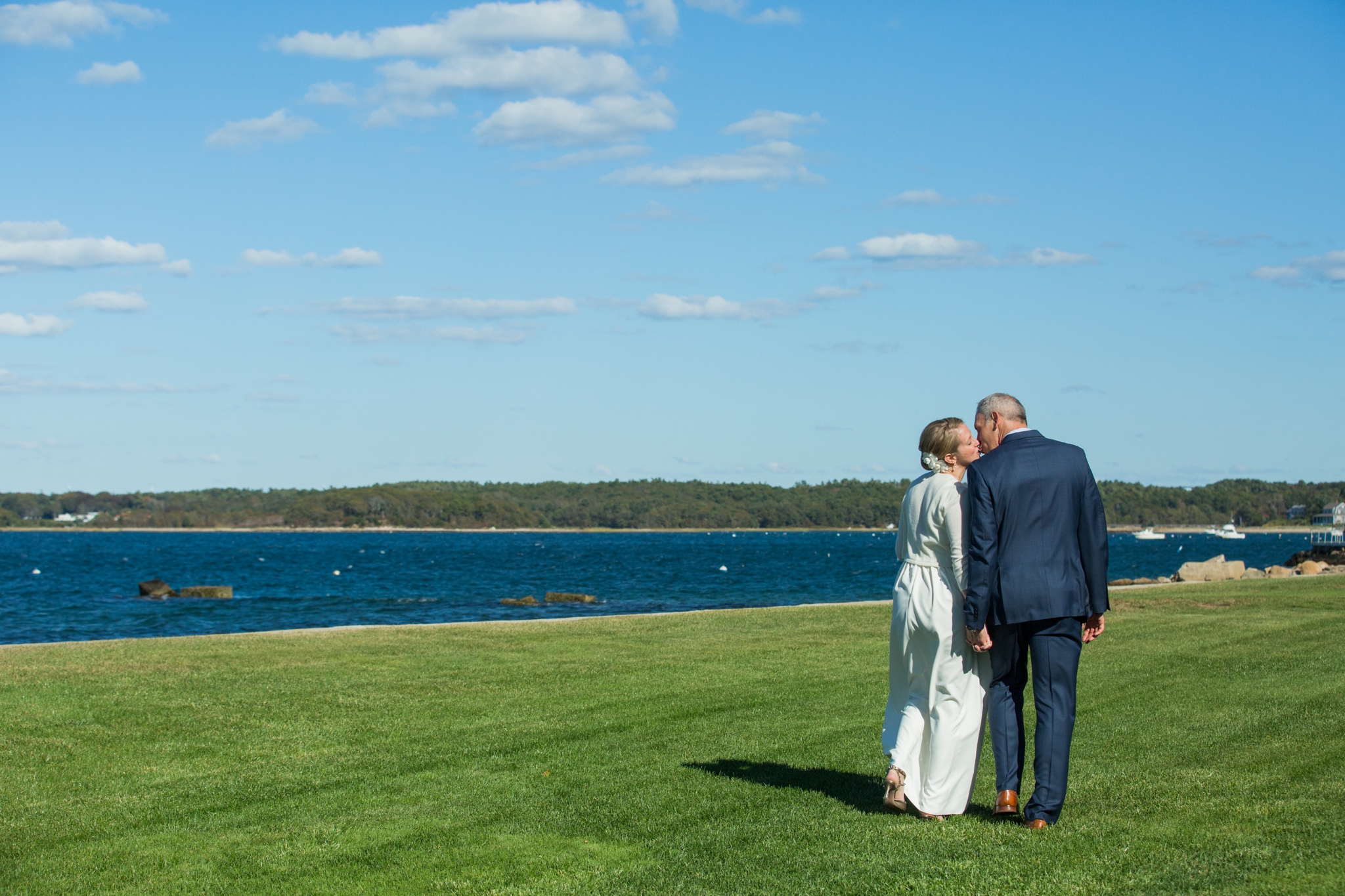 IntimateBeachWedding_CapeCod_MichelleGirardPhotography39.jpg