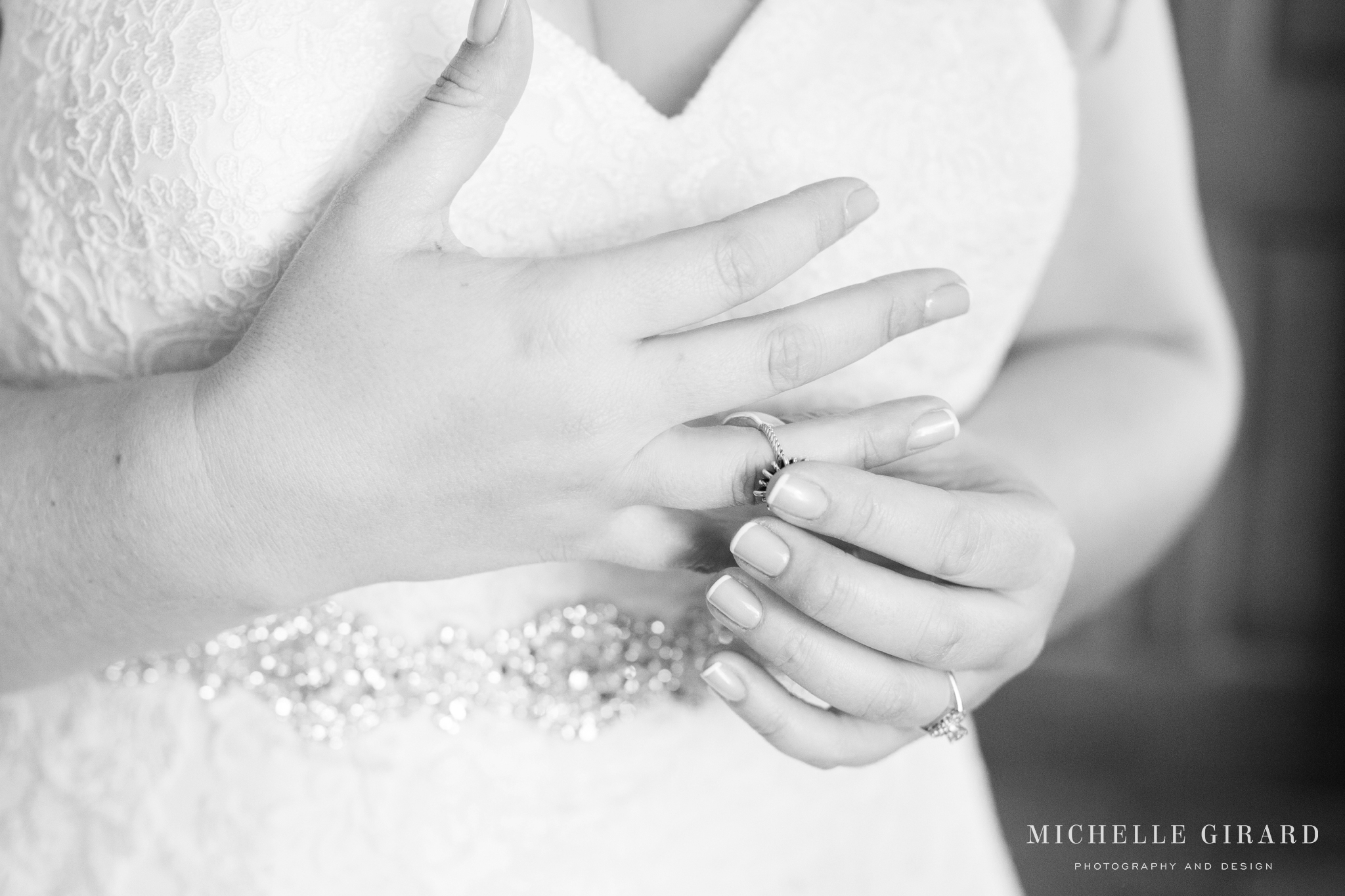 IthacaNYWedding_FontainebleauInn_CornellWeddingCeremony_MichelleGirardPhotography05.jpg