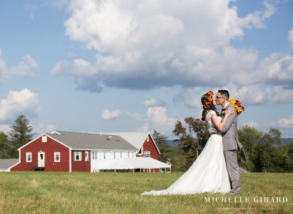 RedBarnHampshireCollegeWedding_AmherstMa_MichelleGirardPhotography10.jpg