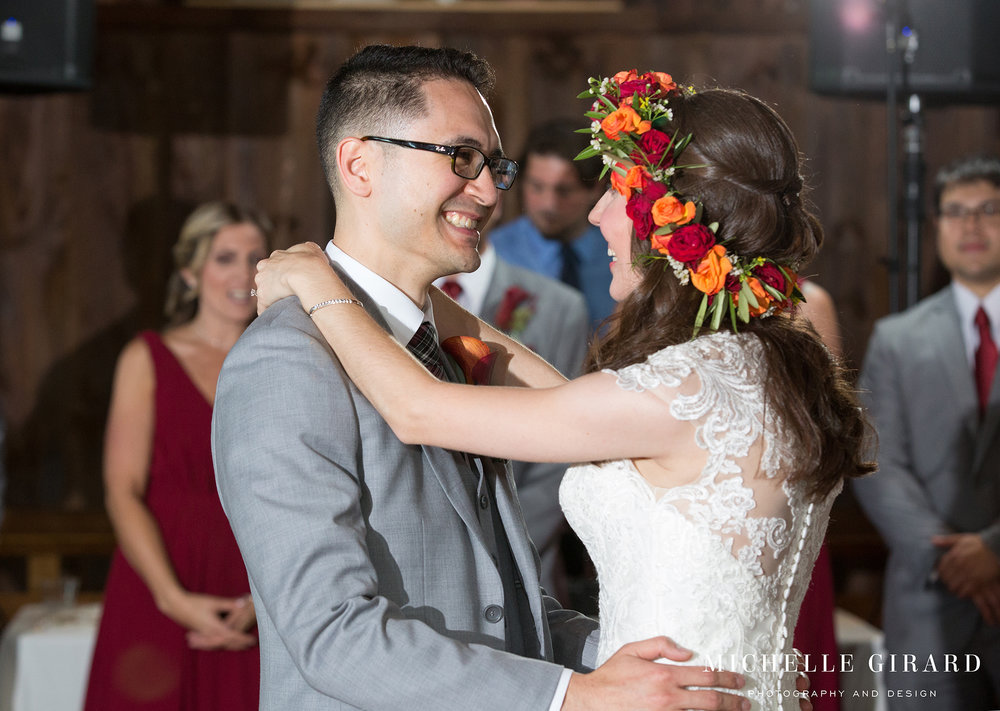 RedBarnHampshireCollegeWedding_AmherstMa_MichelleGirardPhotography05.jpg