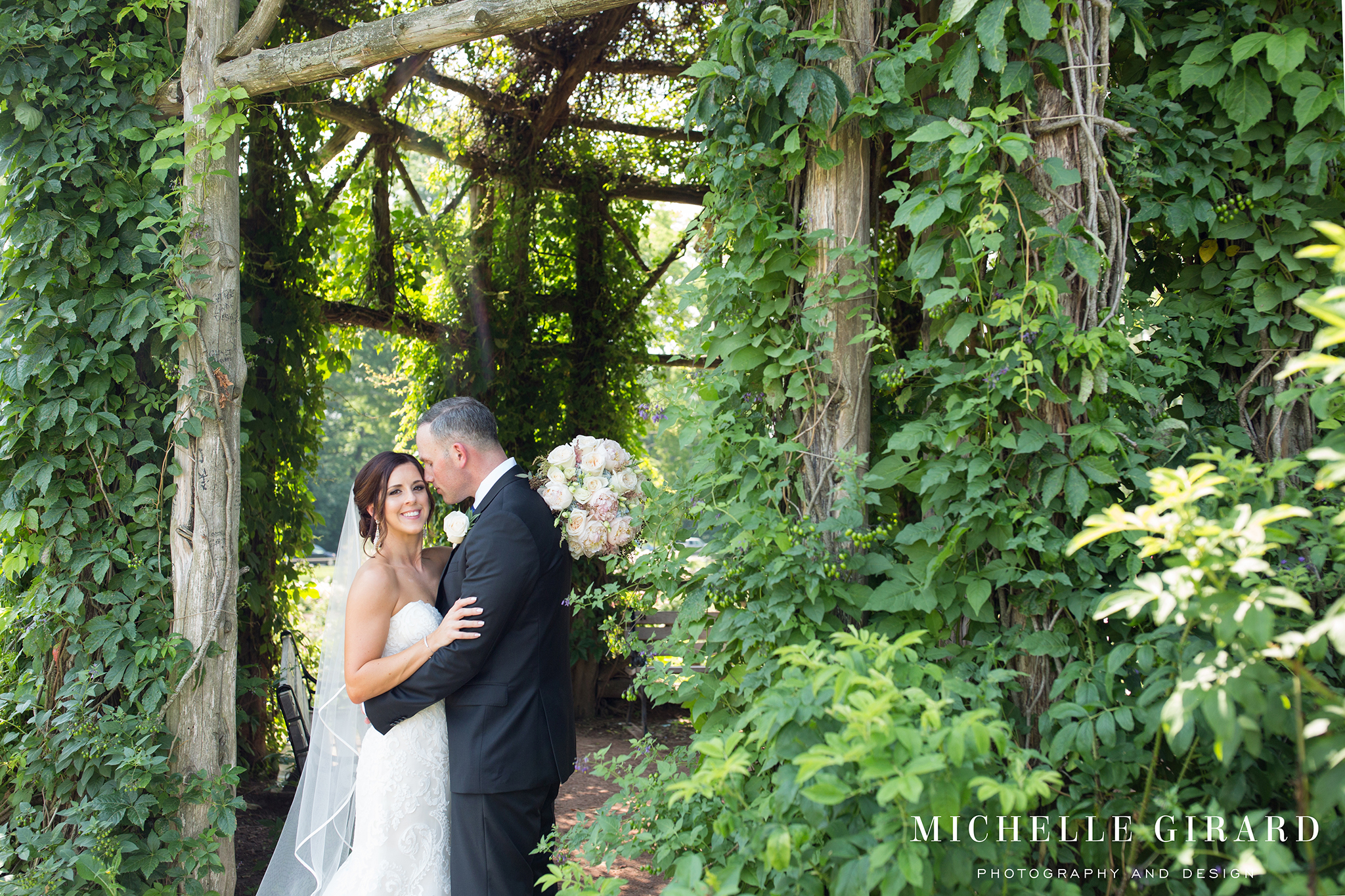 ElizabethParkGardenWedding_PondHouseWestHartford_MichelleGirardPhotography04.jpg