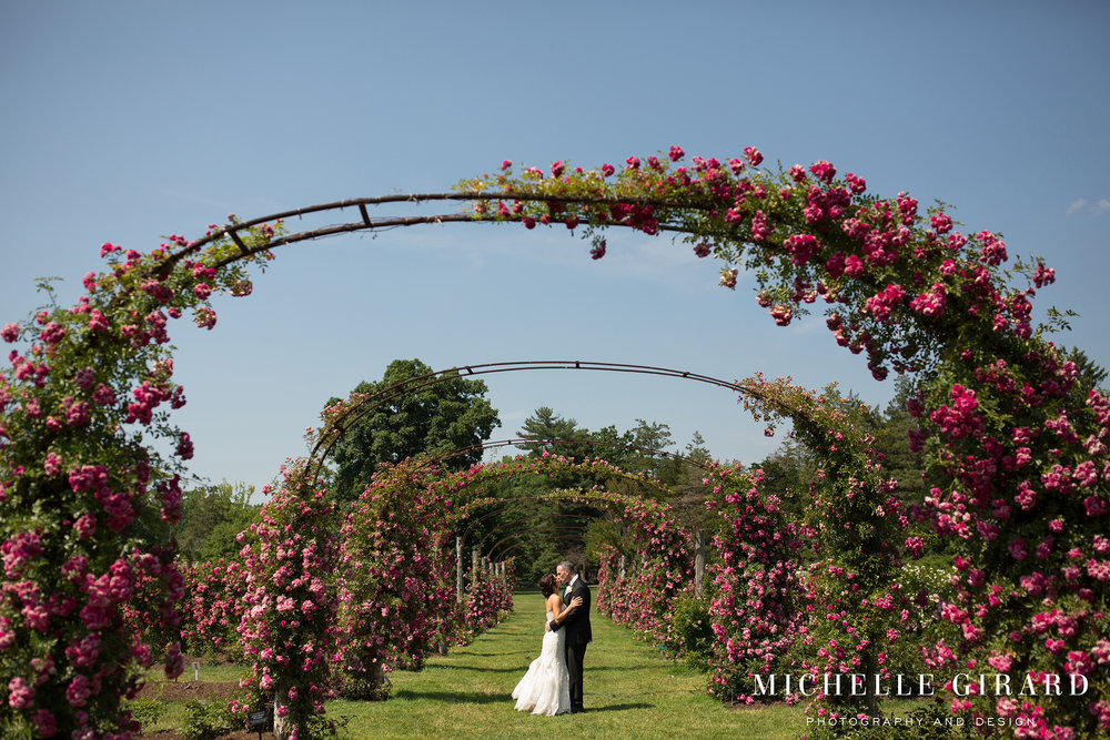 ElizabethParkGardenWedding_PondHouseWestHartford_MichelleGirardPhotography07.jpg