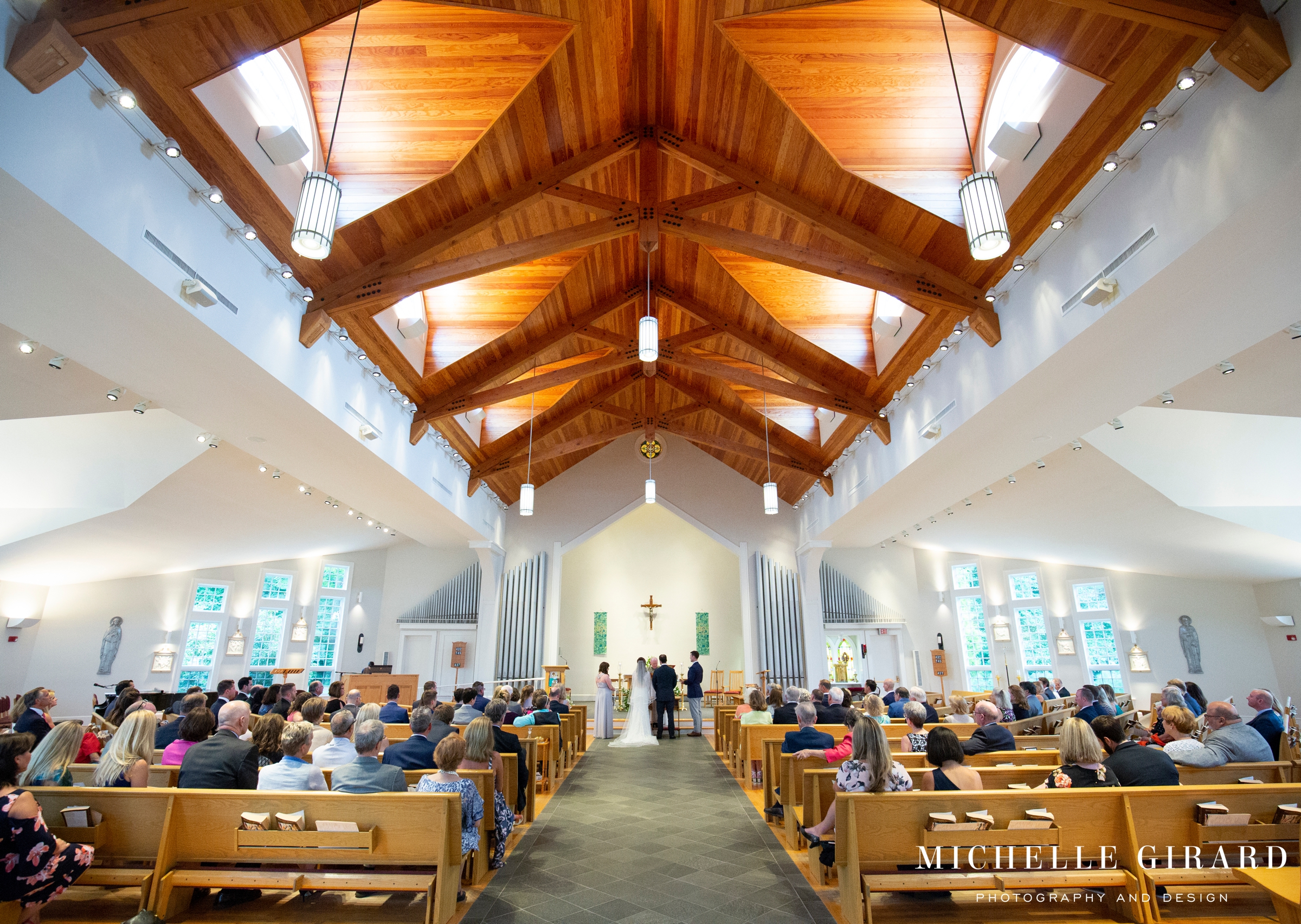 SaybrookPointInnWedding_ChristtheKingChurchCeremony_MichelleGirardPhotography08.jpg