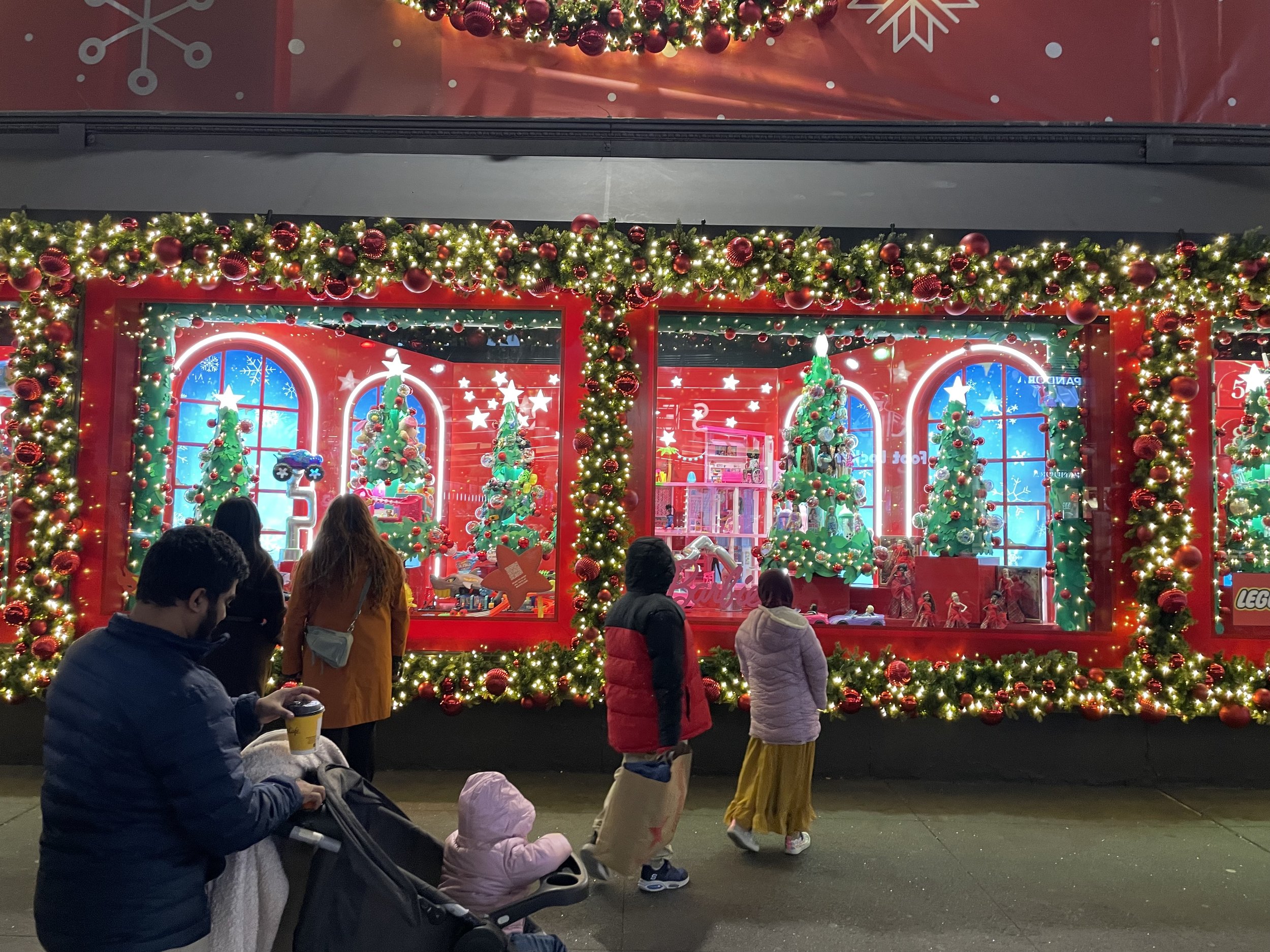 Art Direction - Macy's / Toys R Us Holiday 2024 -Shop Cat