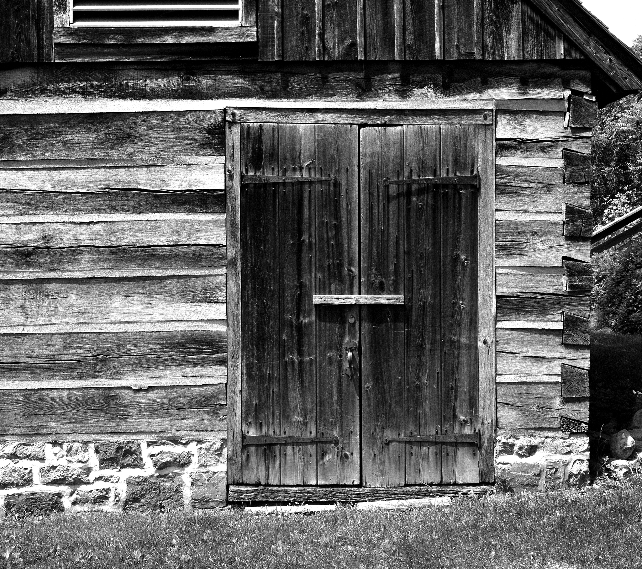 4x5_for_365_project_0163_Bethlehem_HD_springhouse_door.png
