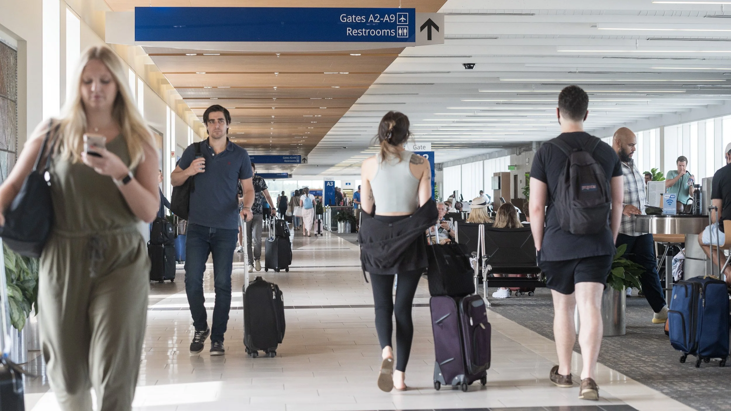 583_GSP_Gates_WaitingToBoard_GeoffLJohnson.jpg