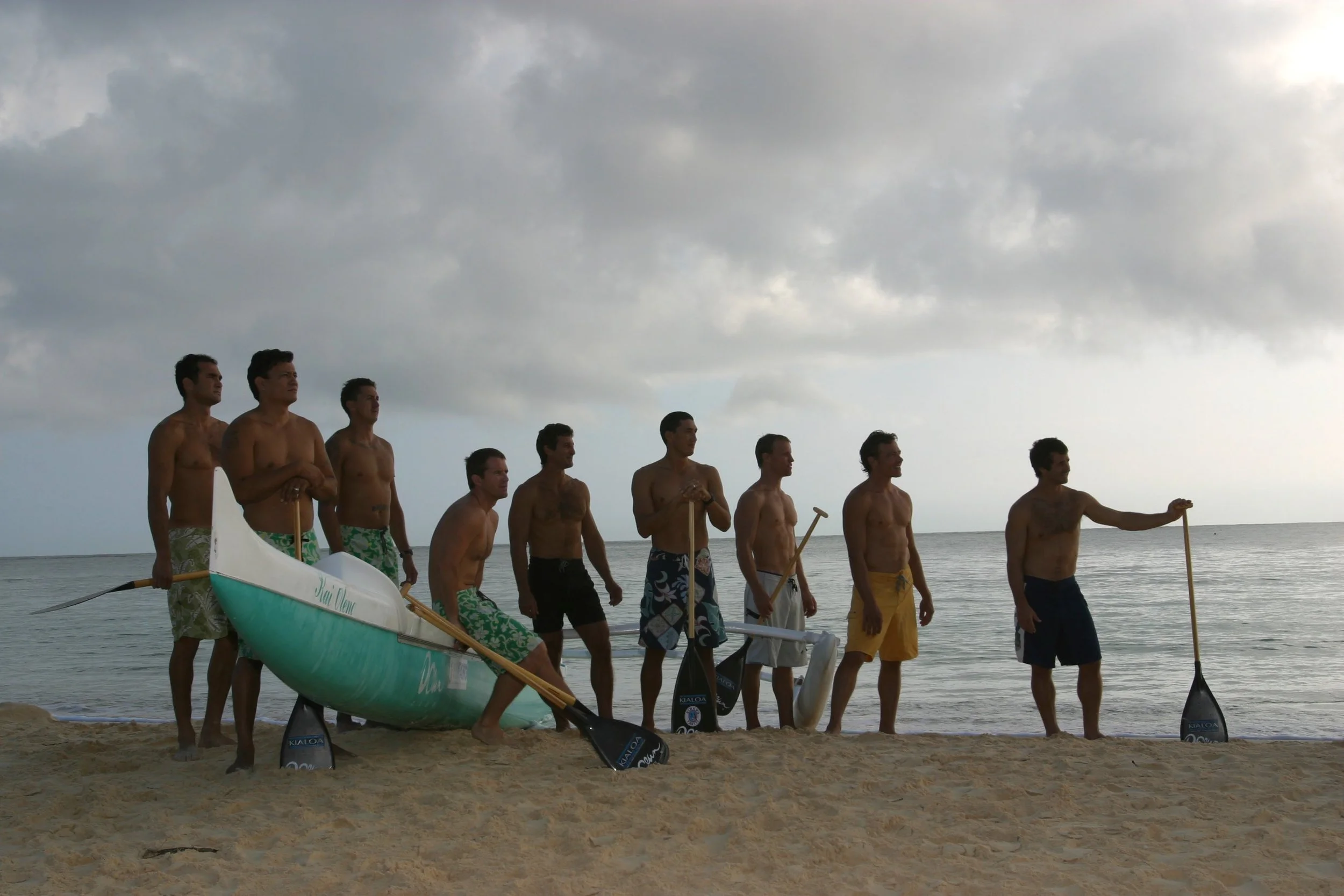 Kialoa paddles worked with and supported Jim and John Foti and Lanikai CC crews to develop their line of hybrid paddles. All carbons, were not wanted in team canoes - hybrids provided the missing link.