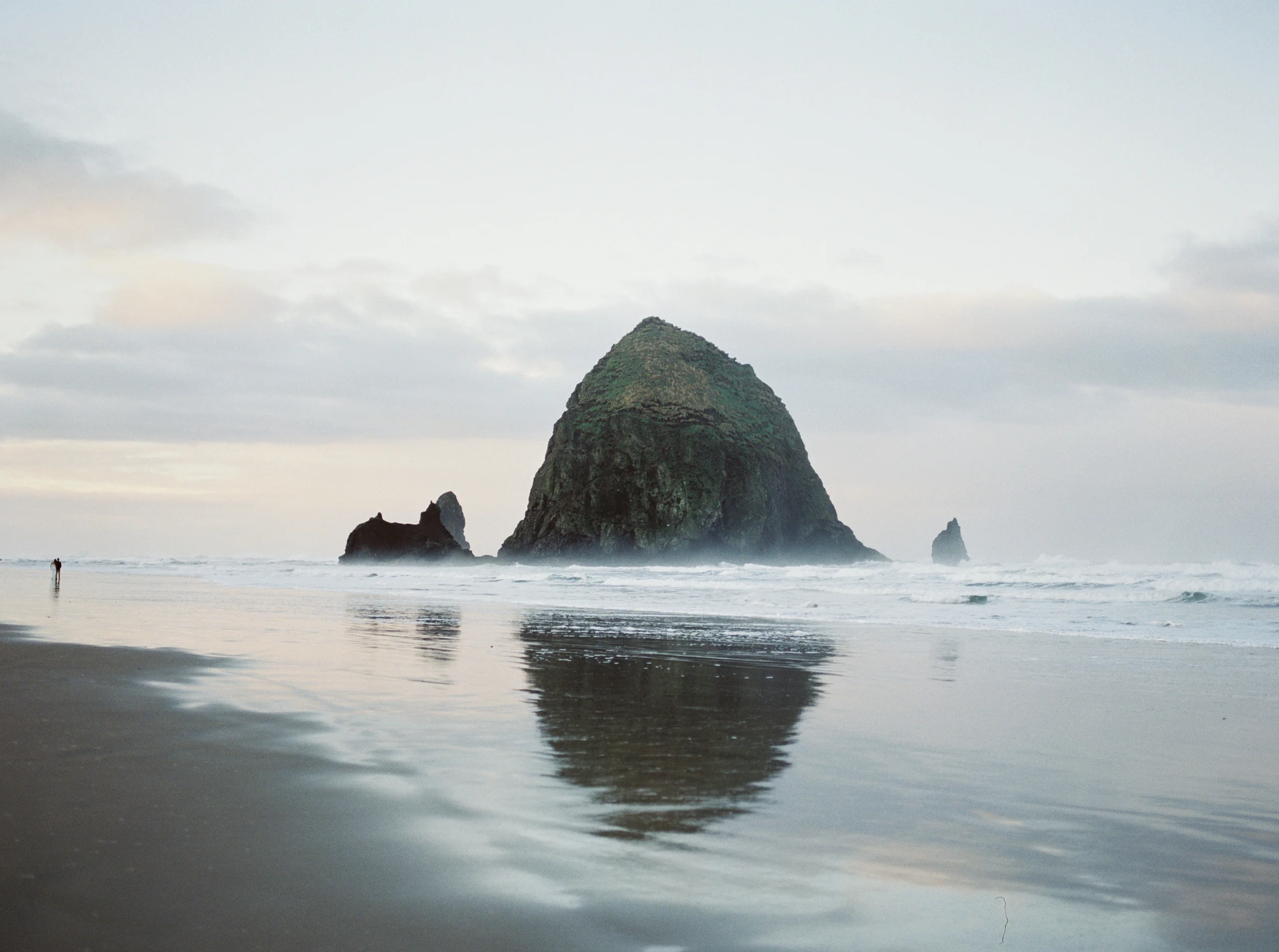 CannonBeachEngagementsfilmm (6 of 11).jpg