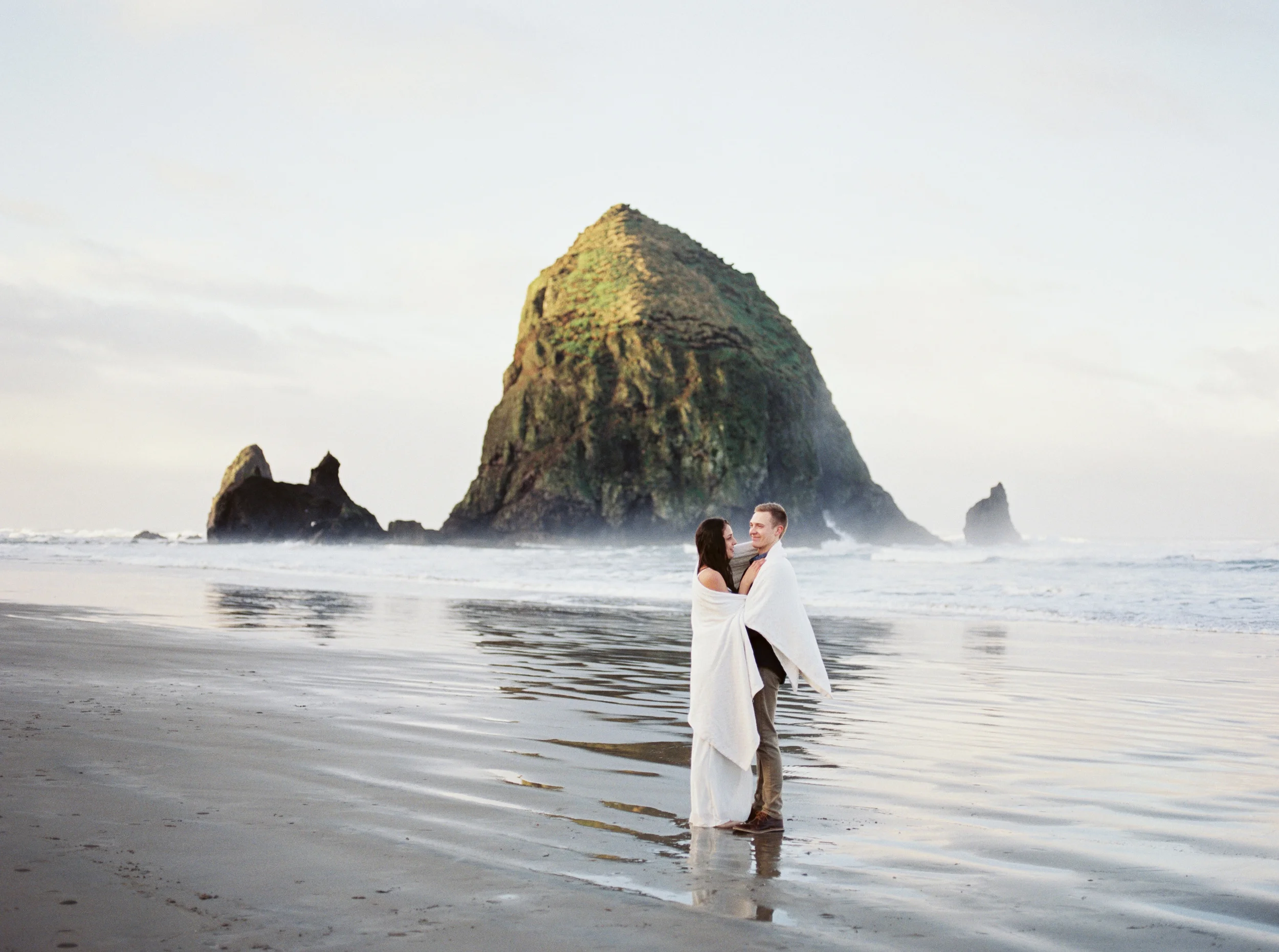 CannonBeachEngagementsfilmm (9 of 11).jpg