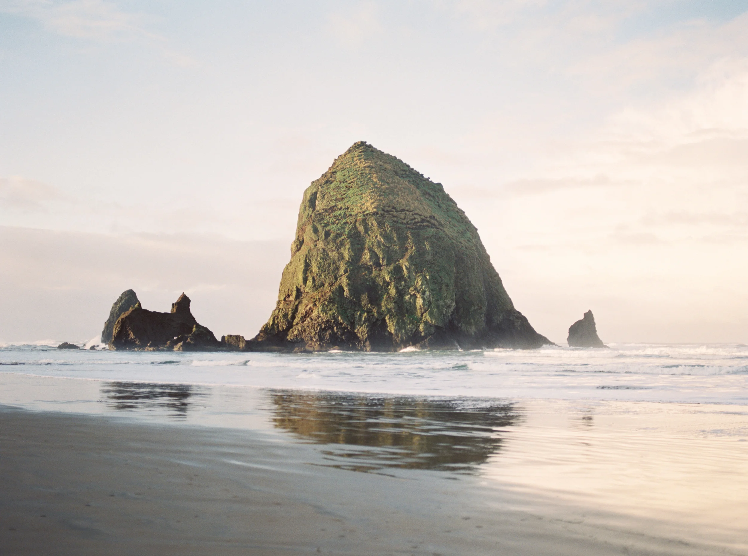 CannonBeachEngagementsfilmm (10 of 11).jpg