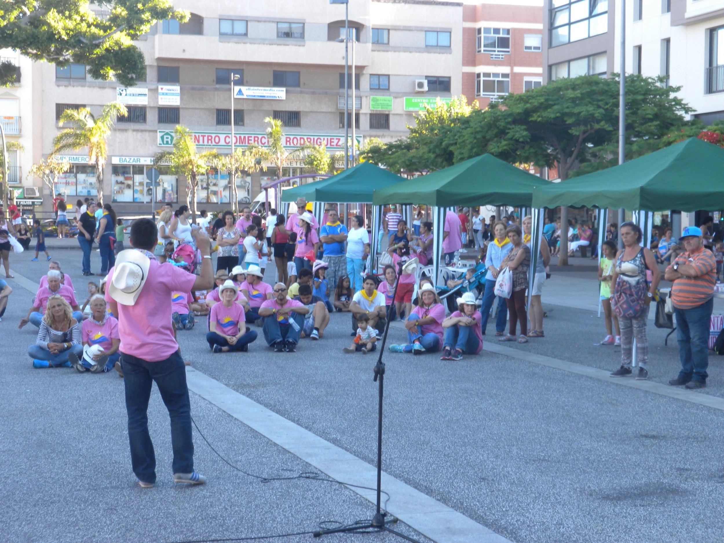 Manny, Dani, and Pastor Miguel alternated speaking to the crowds about every 30 minutes. All of the activities for the children stopped during the short evangelistic messages! 