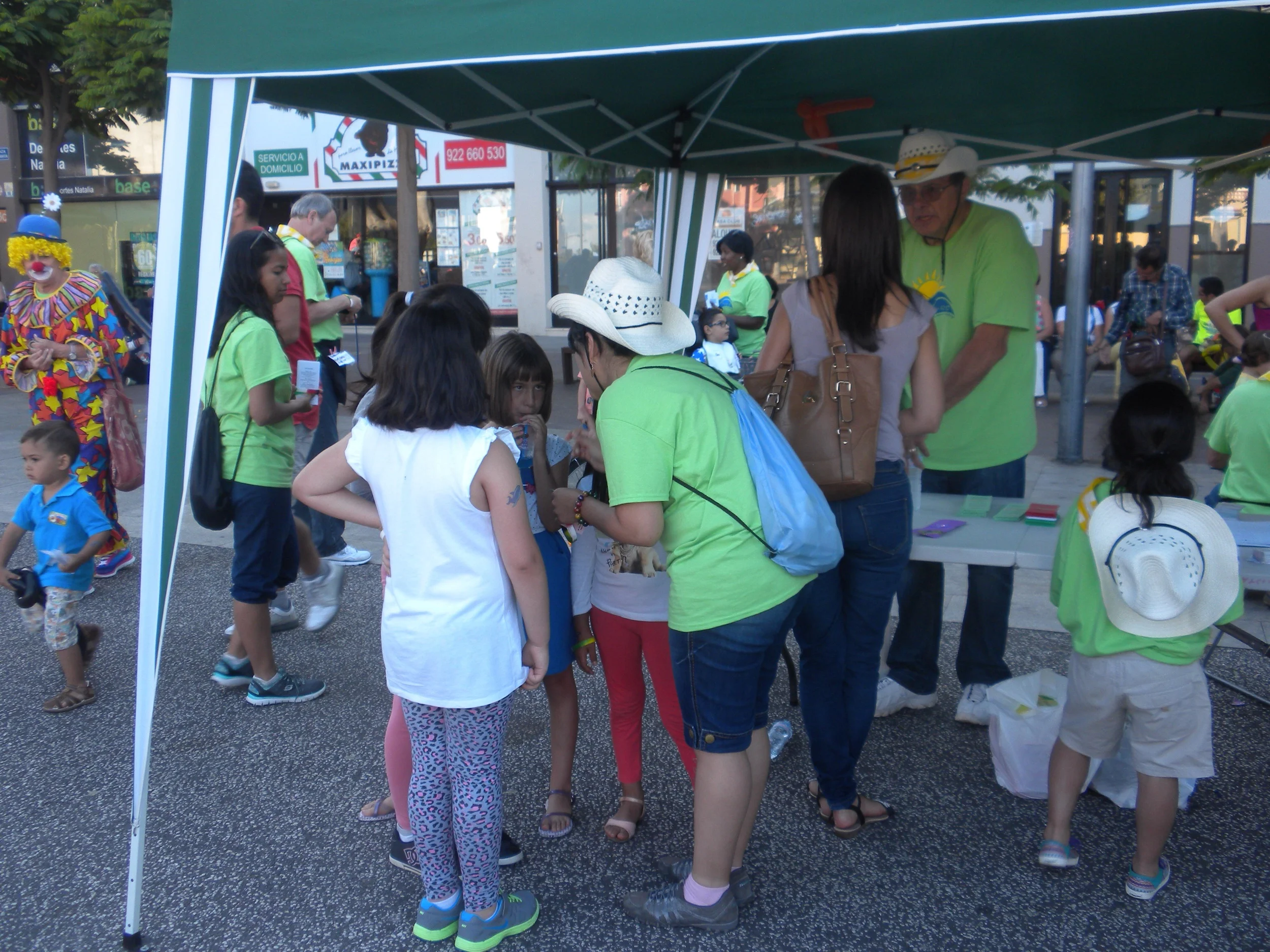 Team members from Madrid and JFBC were available at the Salvation tent to talk with people who had questions.